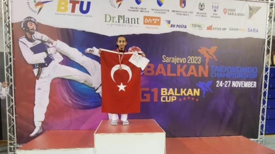 Öğrencimiz Eslem Boyalı taekwondo branşında Balkan 3.olmuştur.